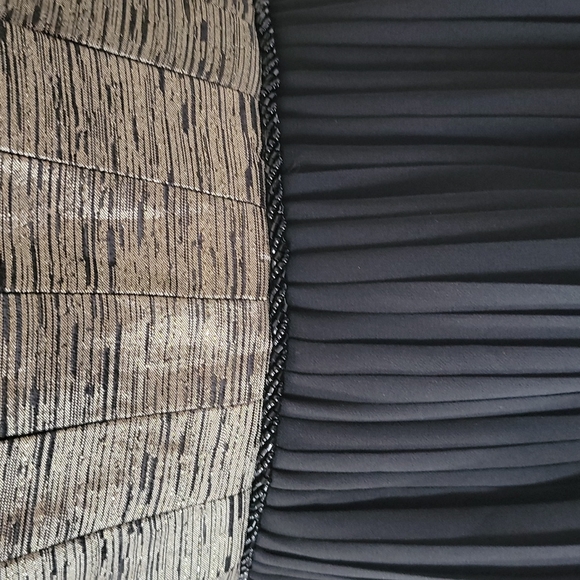 New Beautiful Minuet Black Metallic V-neck pleated form Dress Juniors sz Medium - Picture 4 of 11